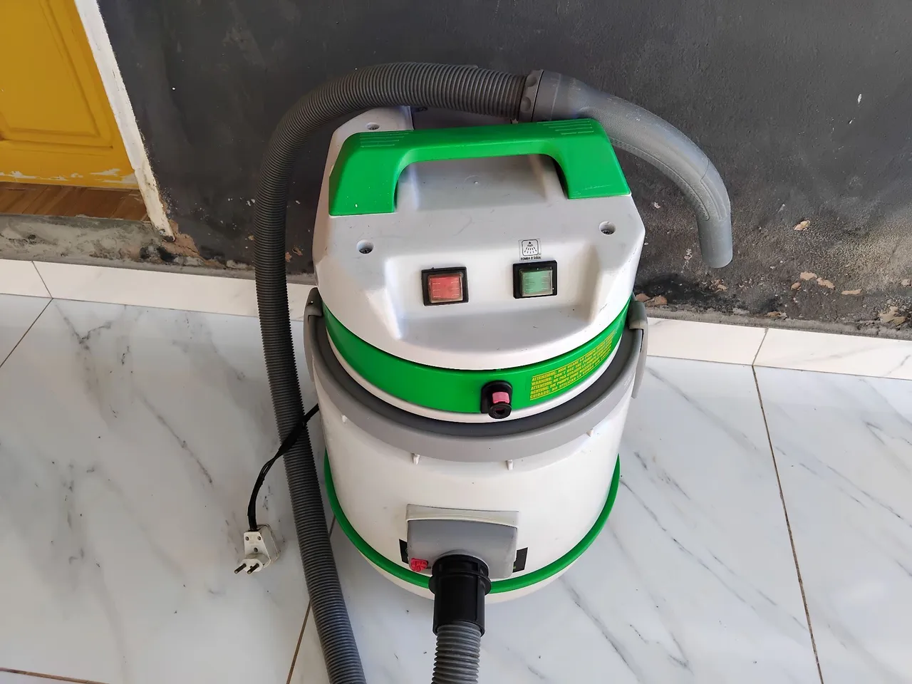 Aspirador de Pó Industrial - Eficiência e Potência!