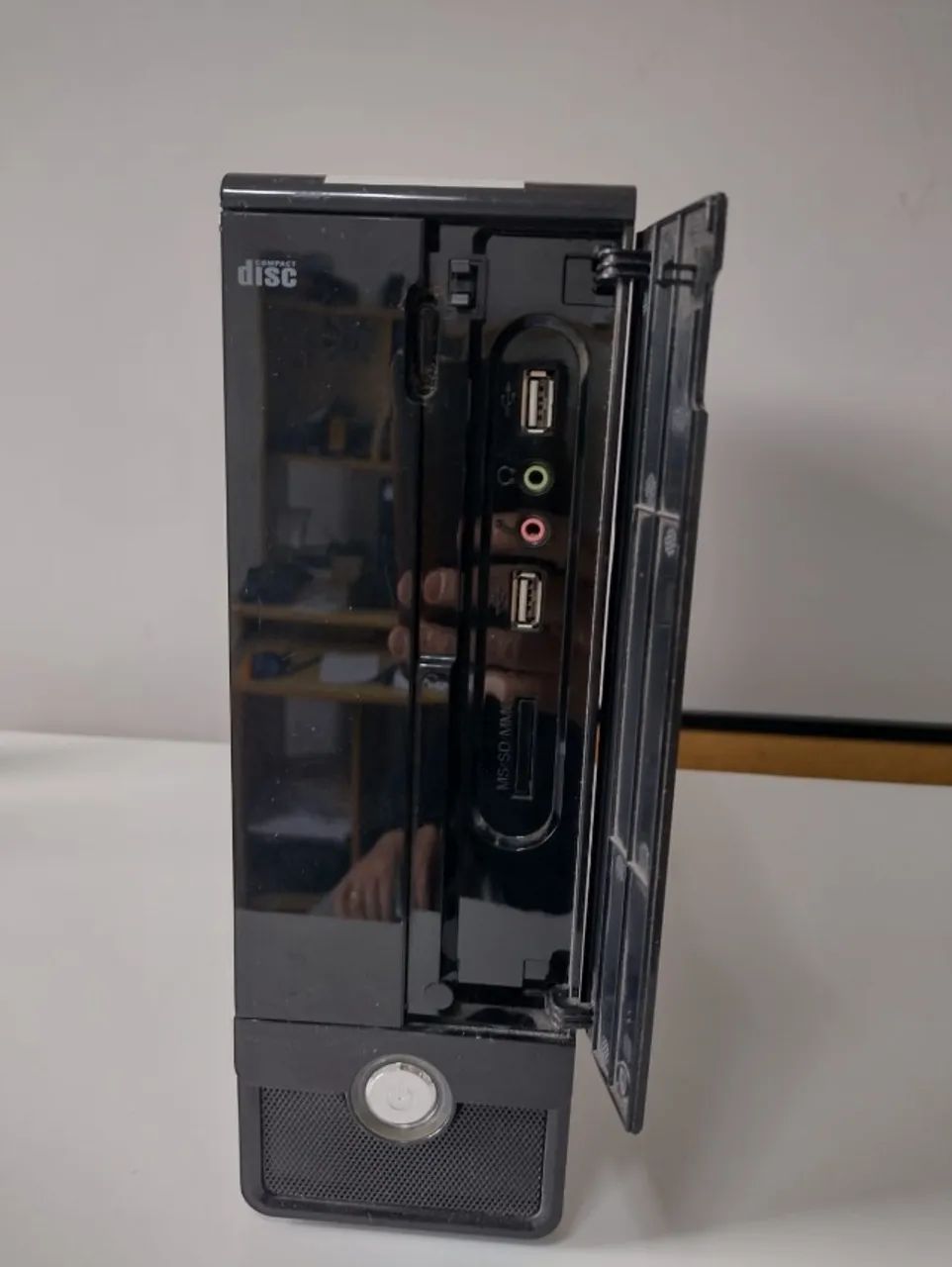 PC com placa mãe gigabyte GA-78LMT-S2P.