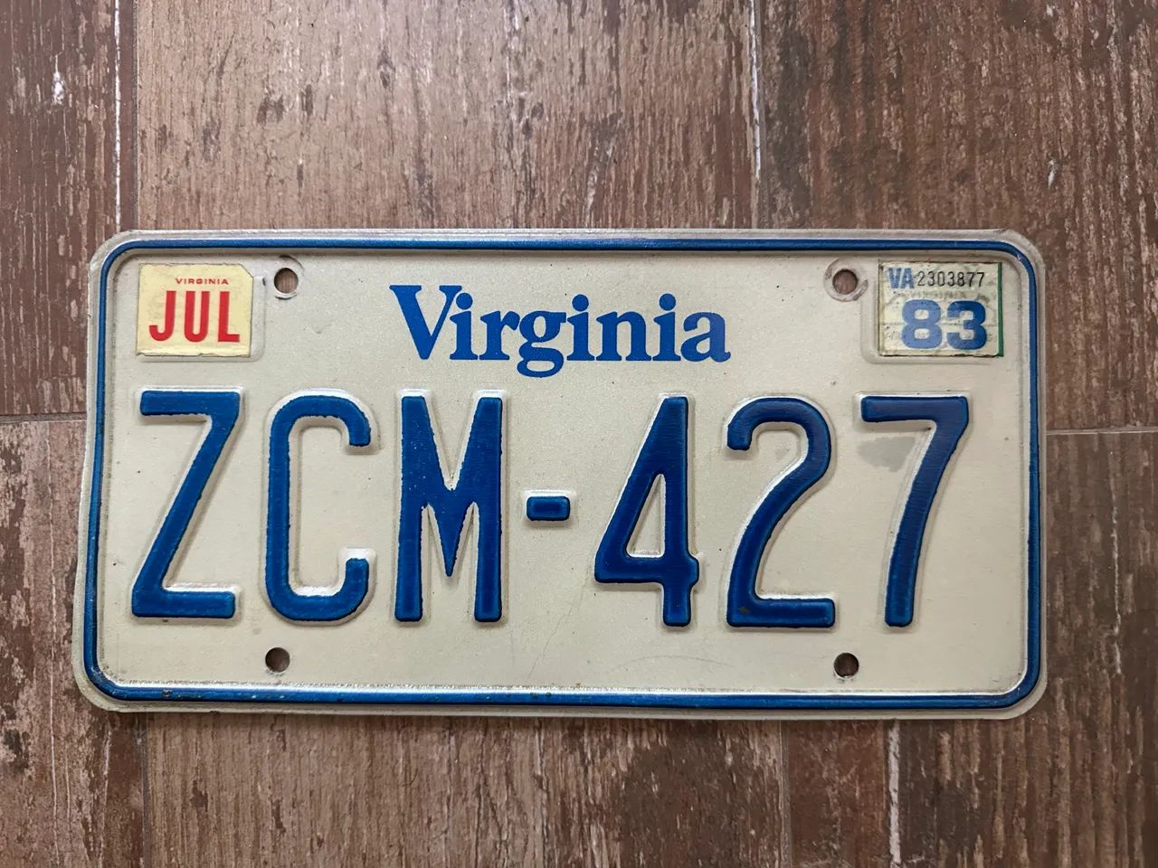 Placa americana carro Virgínia 1983