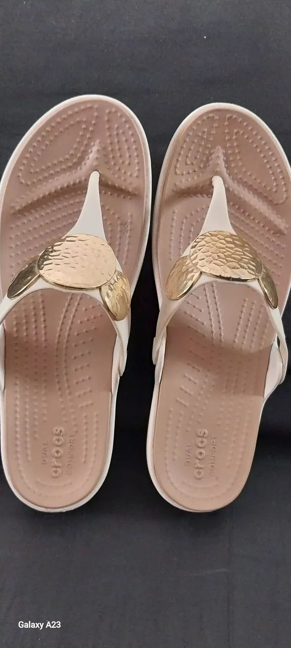 Crocs Sanrah 100% original número 38 - Foto 5