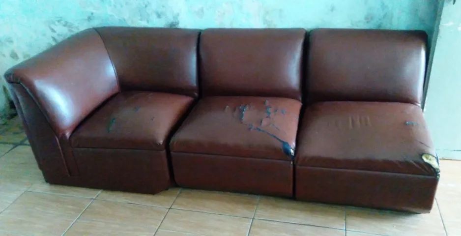 Doa-se Sofá em couro 3 lugares