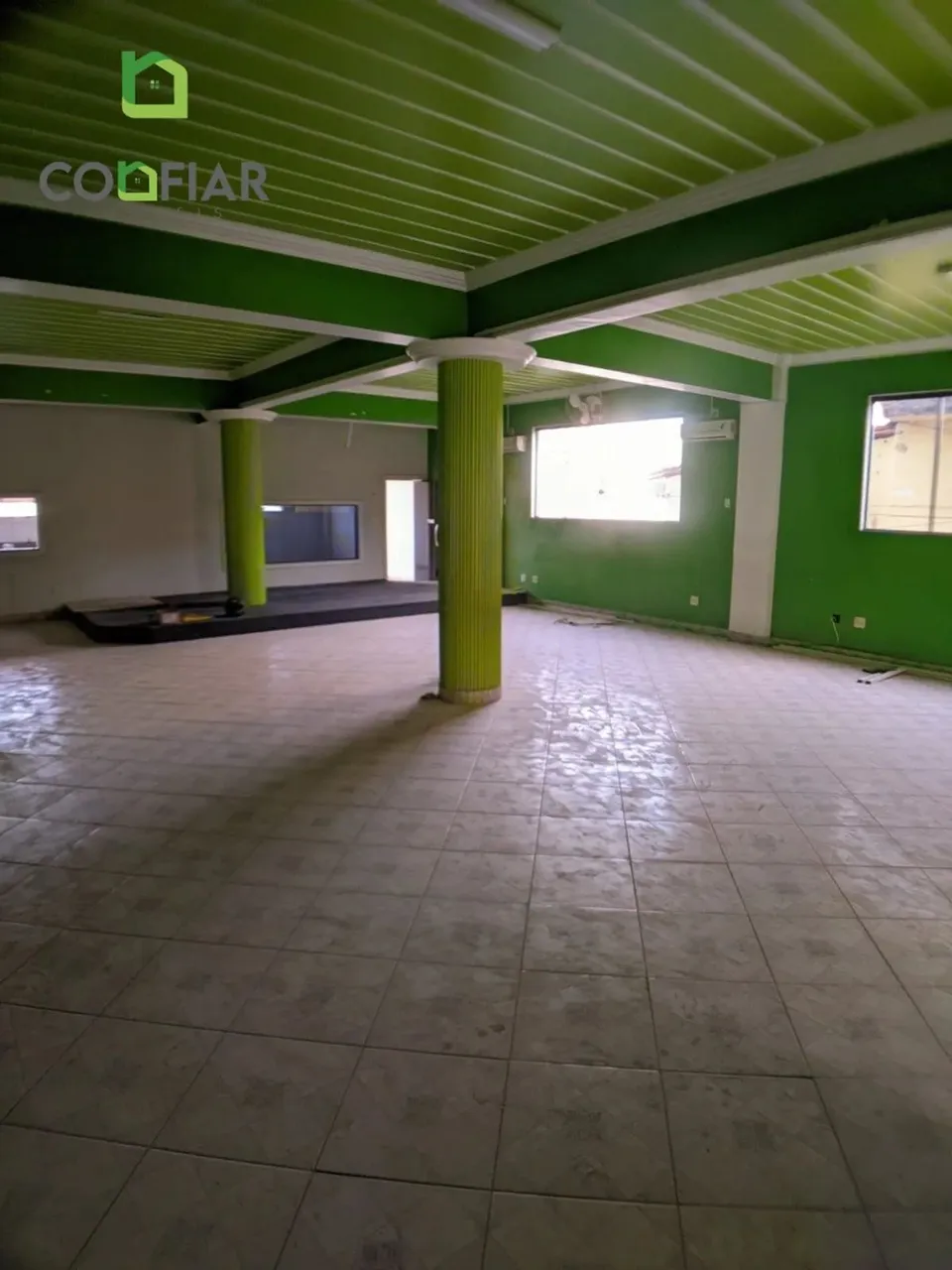 loja com 200 metros e 2 banheiros