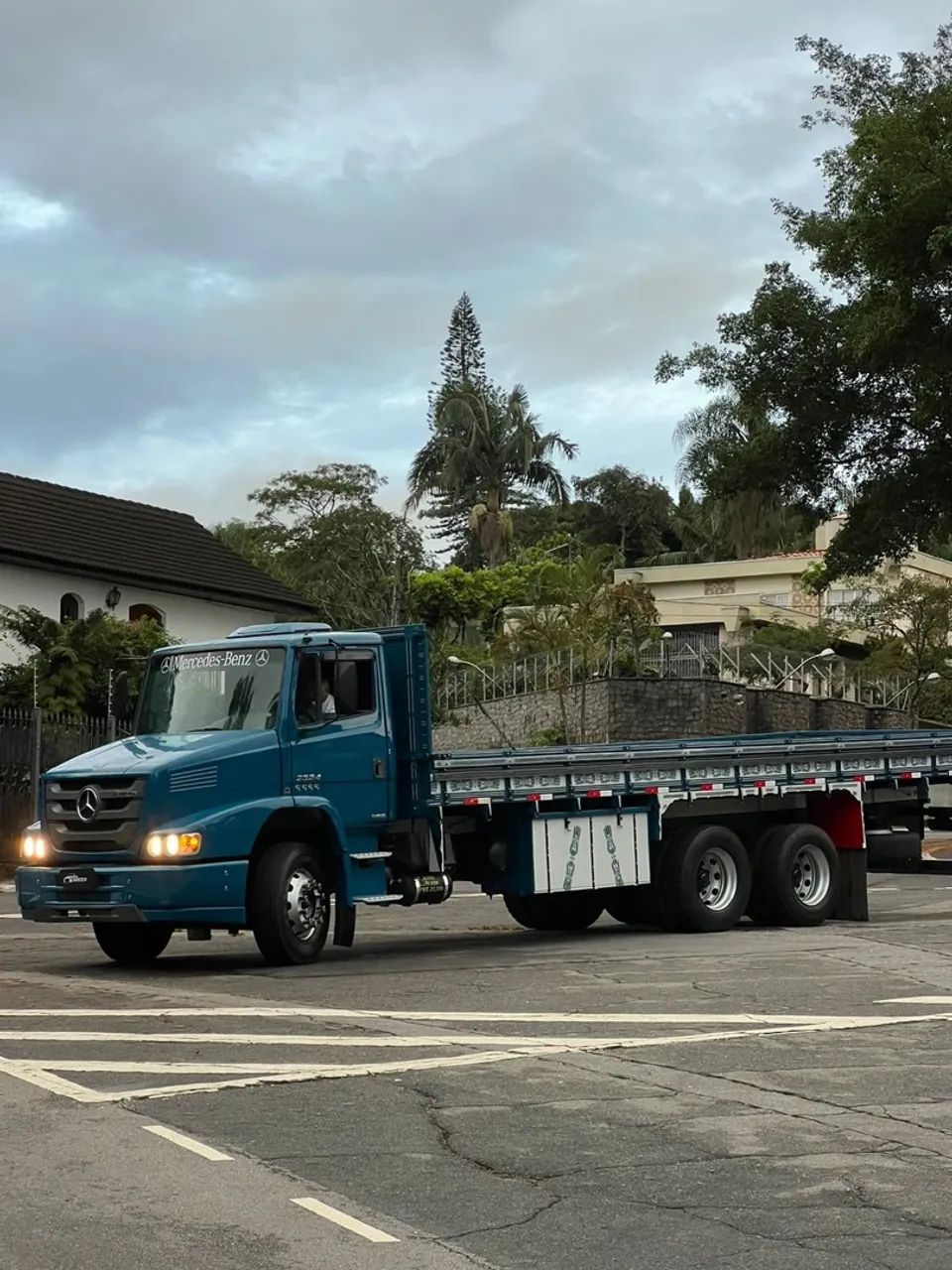 Caminhão Mercedes Benz Atron 2324 6x2 - Foto 4