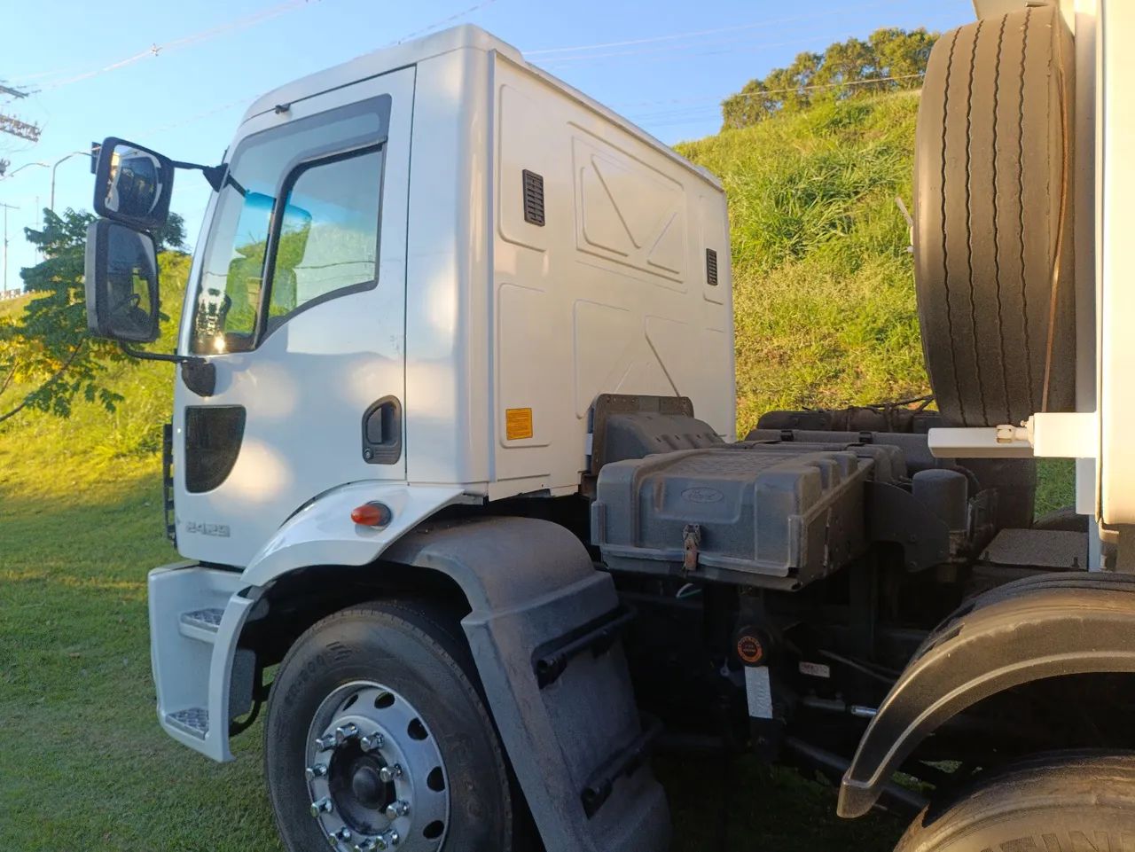 Ford cargo 2429 bitruck ano 2013 basculante completo - Foto 4