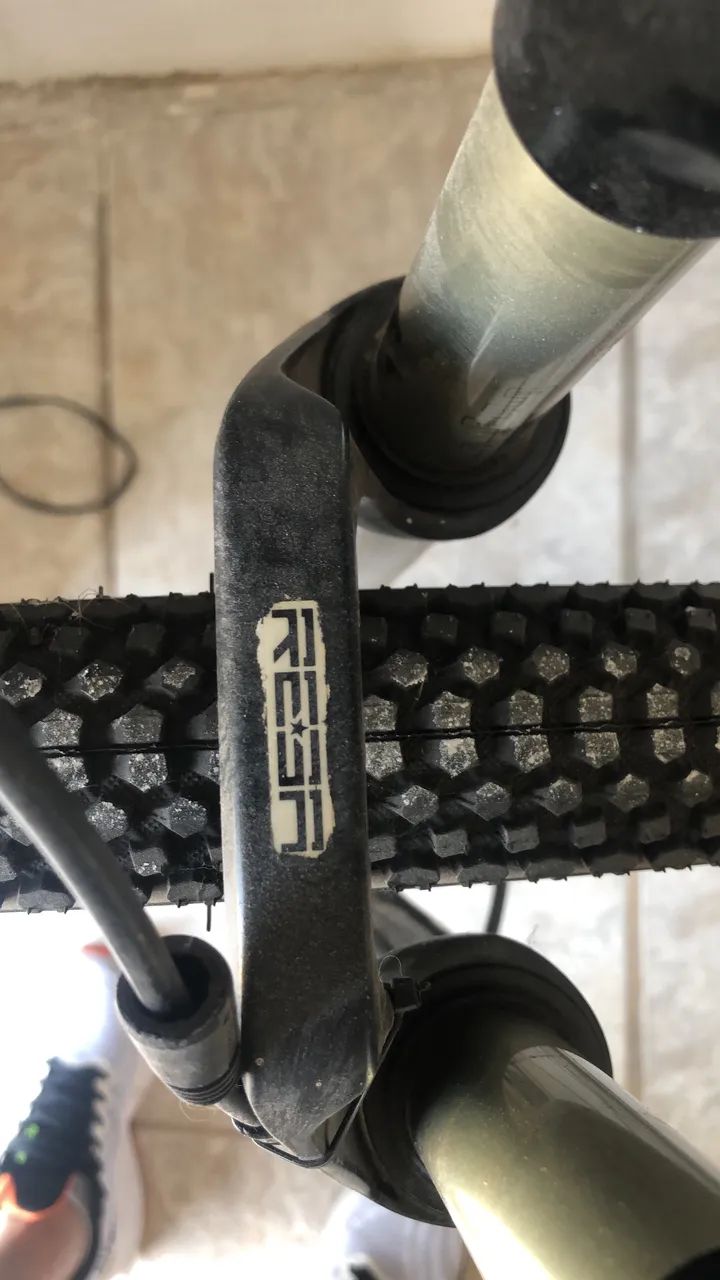 Bike Carbono Tamanho 19 aro 29 - Foto 5