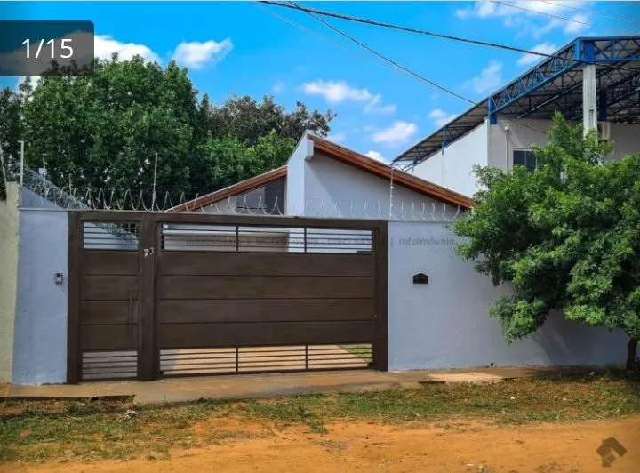 Casa linda com 2 suítes.