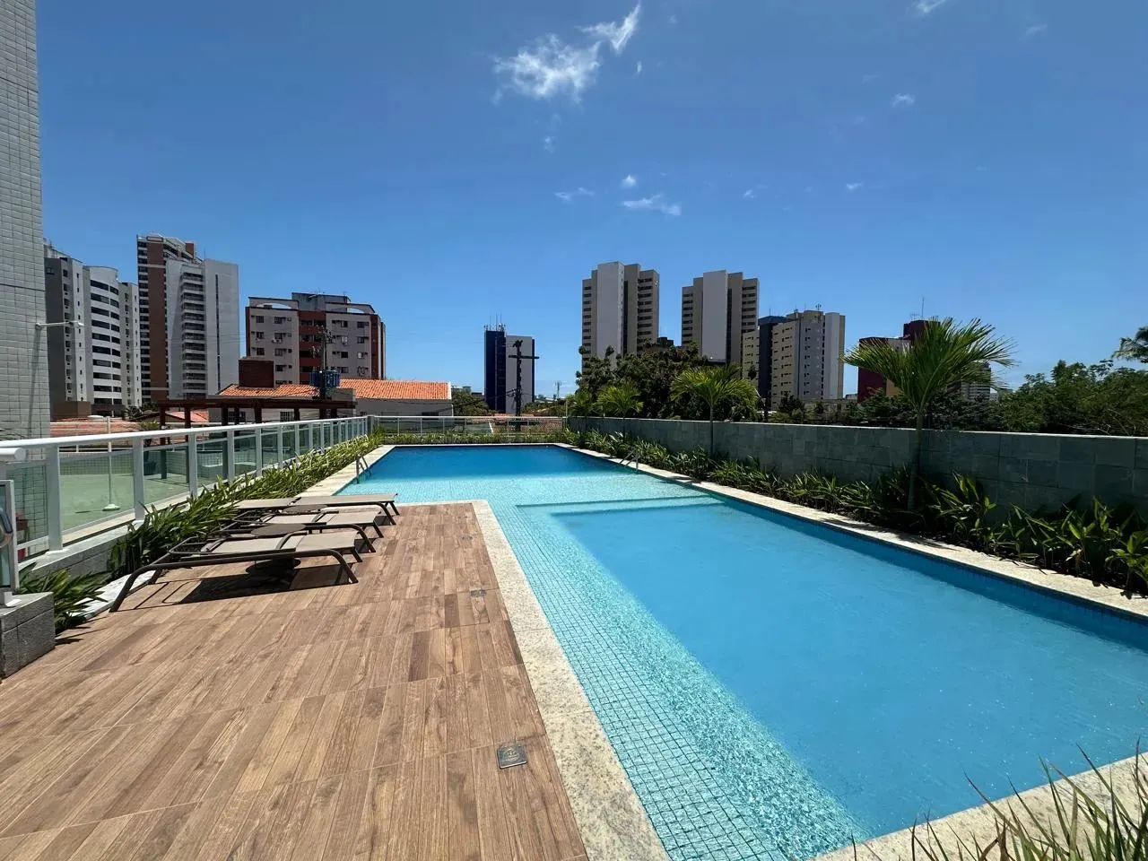 Apartamento à venda com 2 quartos localizado no bairro Guararapes - Fortaleza - CE