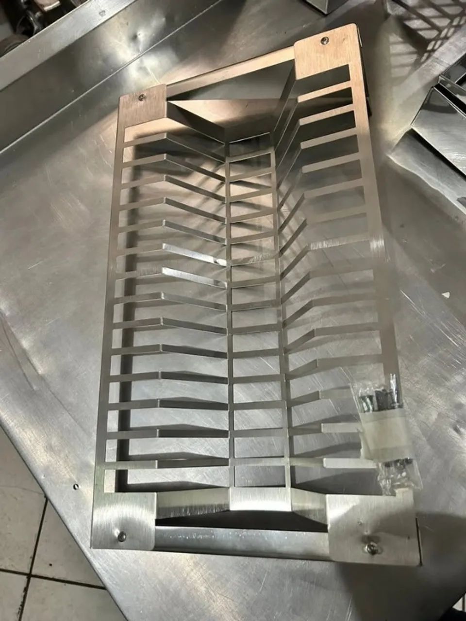 Escorredor inox de parede 15 pratos - Novo - Foto 2
