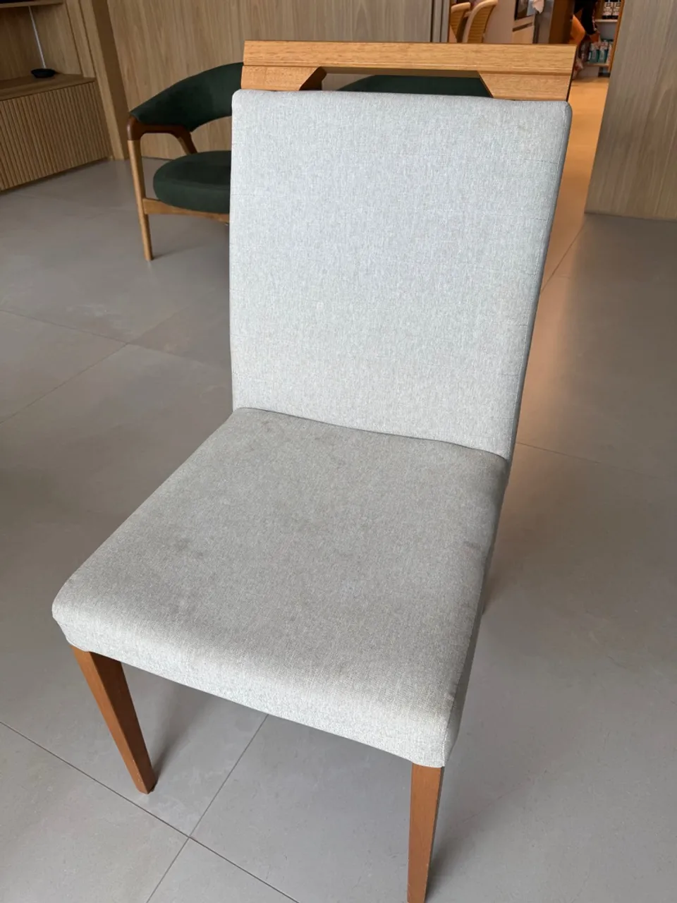6 Cadeiras de Jantar Estofada - Conforto e Elegância