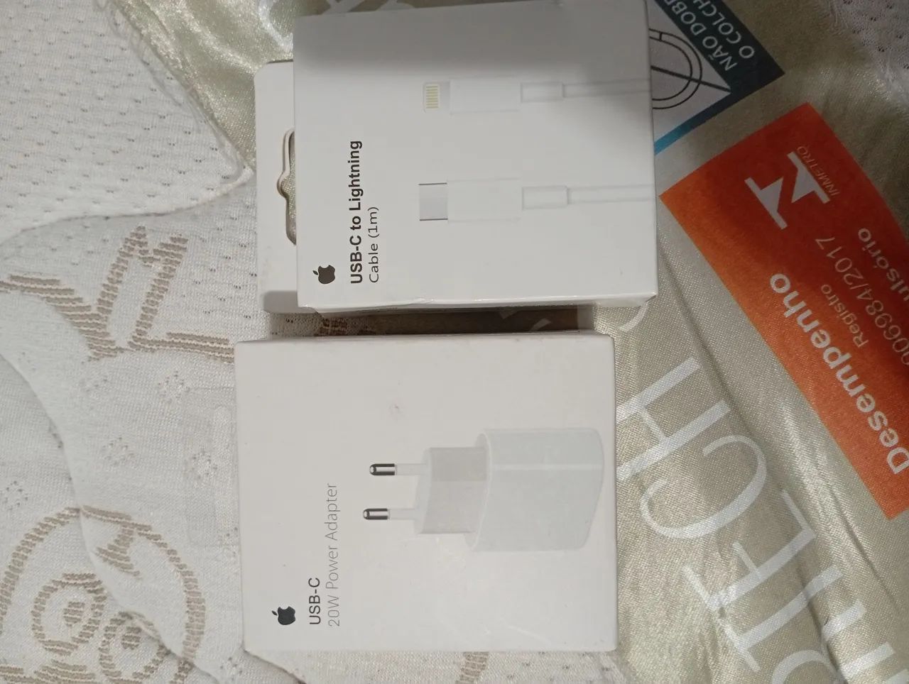 Carregador Apple USB-C 20W + Cabo USB-C para Lightning