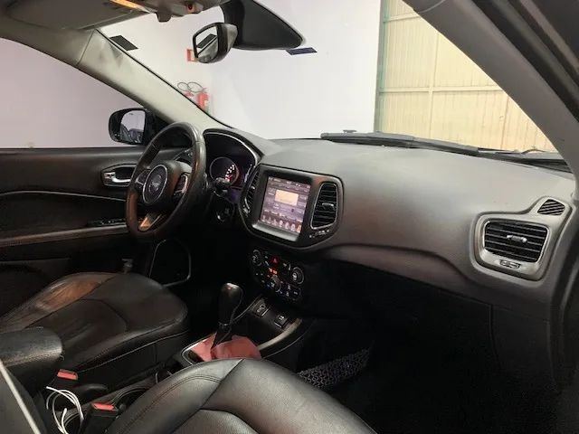Jeep Compass Longitude 2.0 4X2 Flex Aut. 2017. Revisões em dia, realizadas na Savarauto! - Foto 8