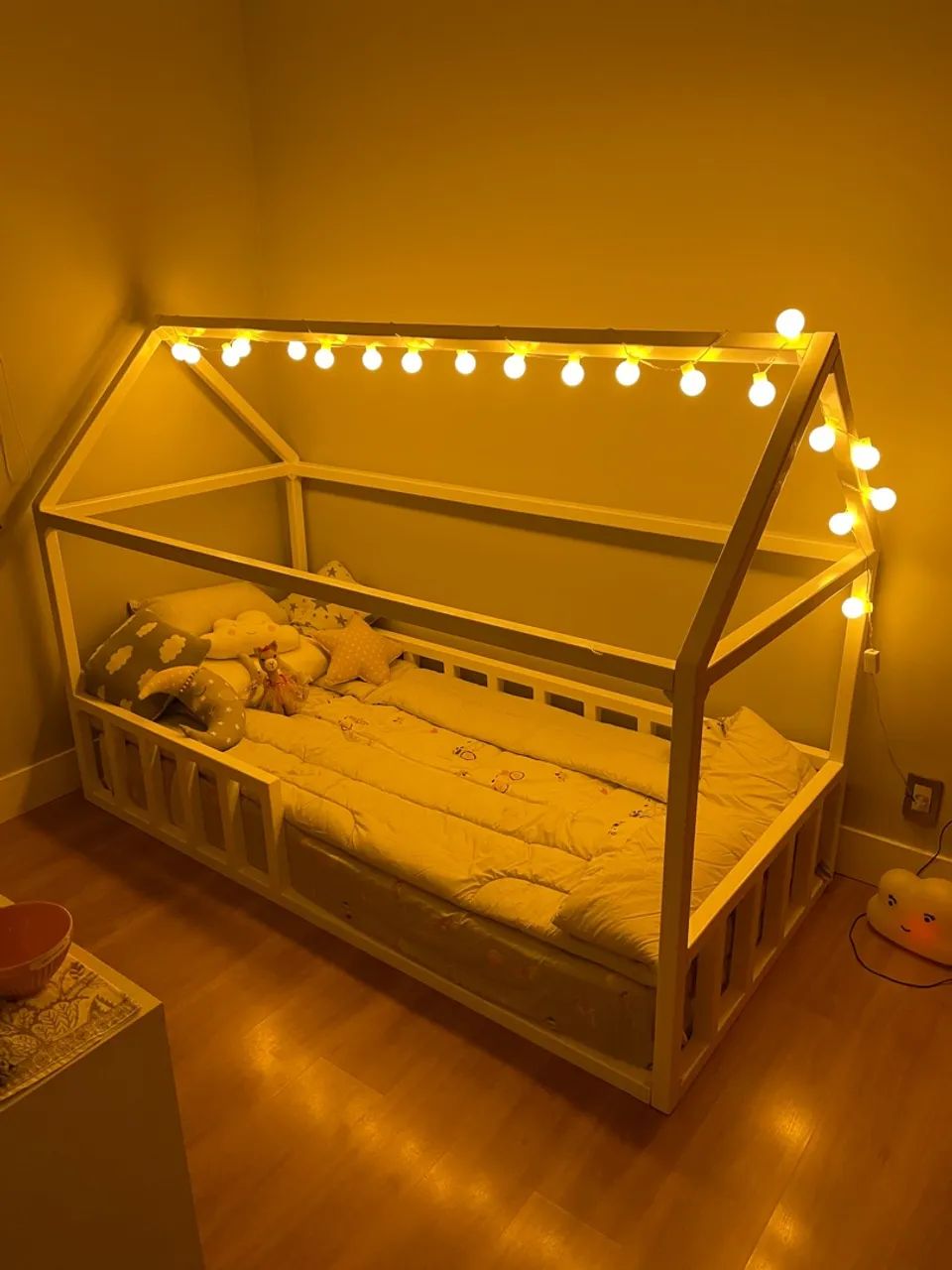 Cama casinha  + colchao (solteiro king)