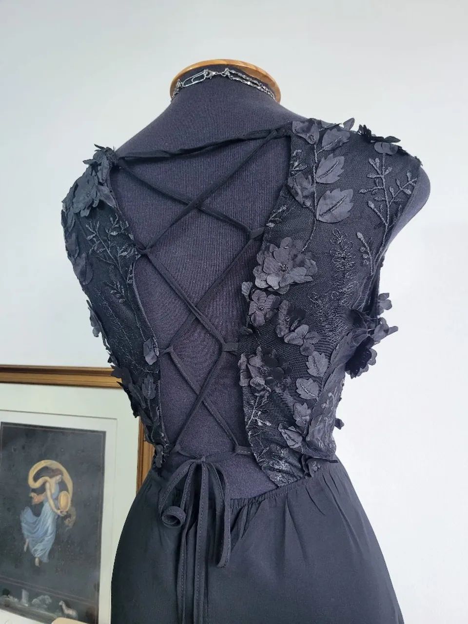 Vestido preto flores - Foto 4