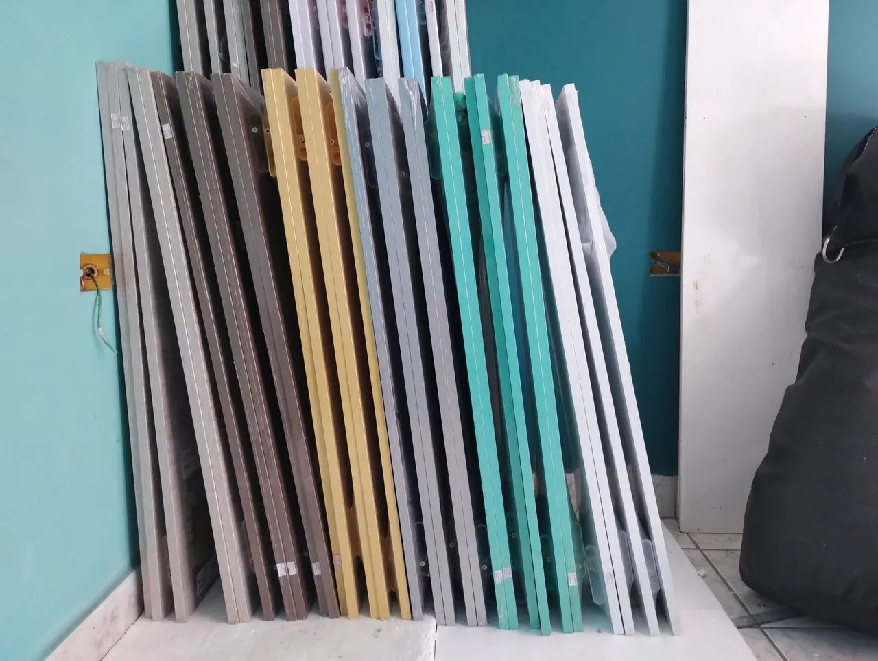 P R A T E L E I R A S diversas cores e tamanhos 