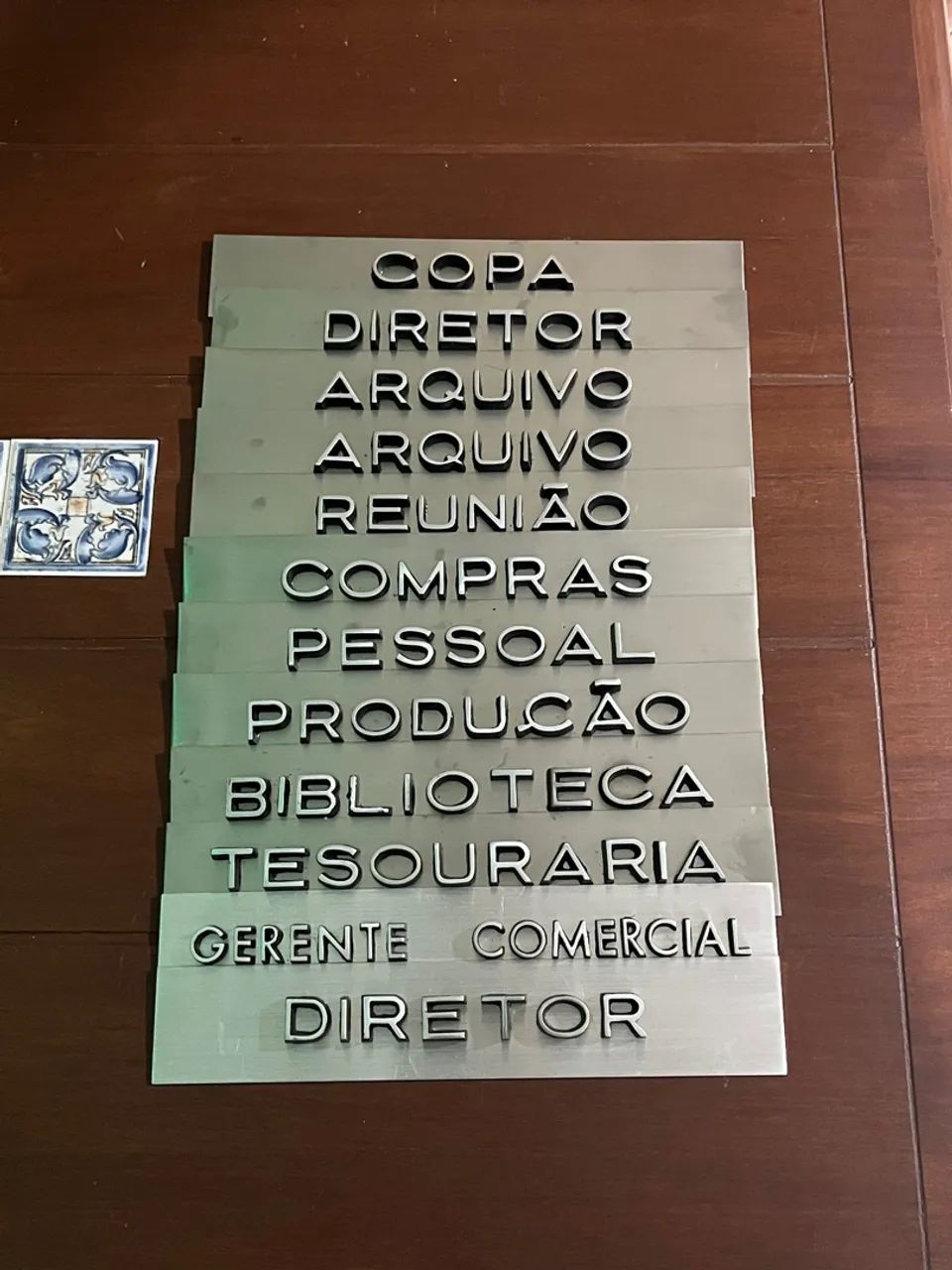 Placas de Identificação Corporativas - Foto 2
