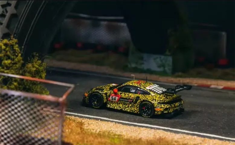 Tarmac Porsche 911 GT3 R - 1/64 - Foto 3