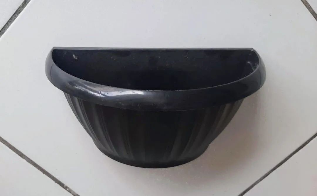 Vaso  plástico  de parede. Semi-Novo