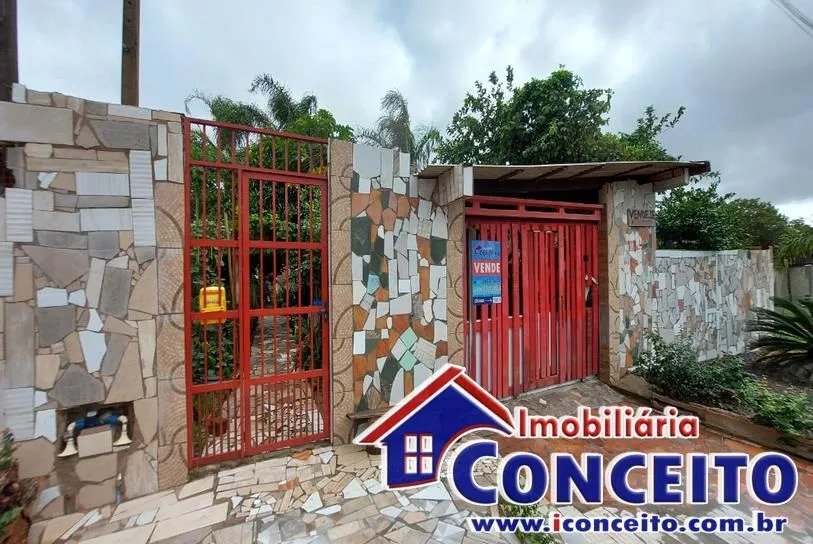 C371 - Residência de alvenaria em Mariluz com 02 Kitnets