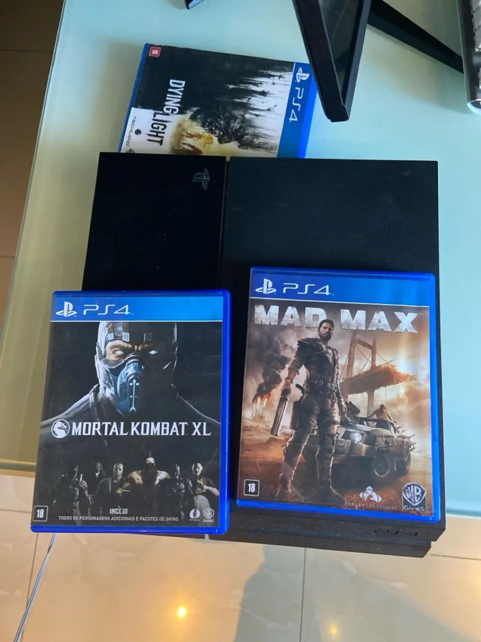PS4 1 TB +Mortal Kombat XL e Mad Max