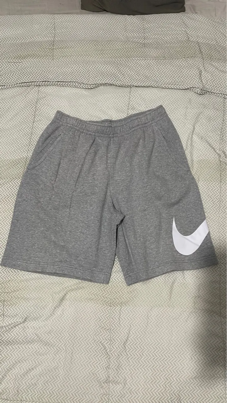 Shorts Nike Masculino Cinza com Swoosh