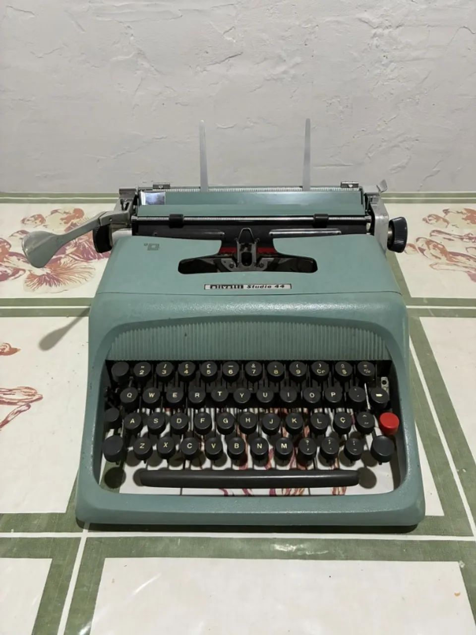 Máquina de escrever Olivetti Studio 44