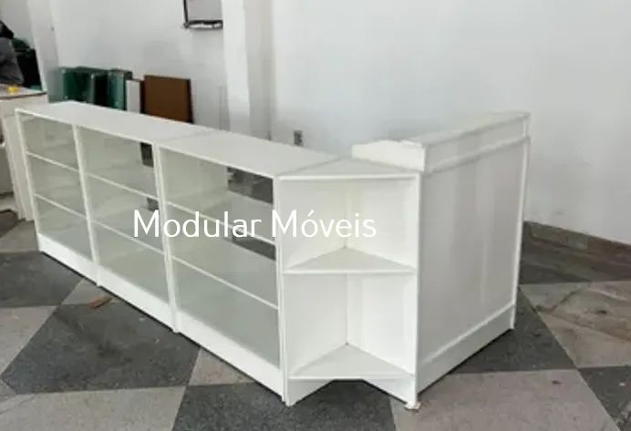 Balcão Caixa em L + 3 Balcões Vitrine