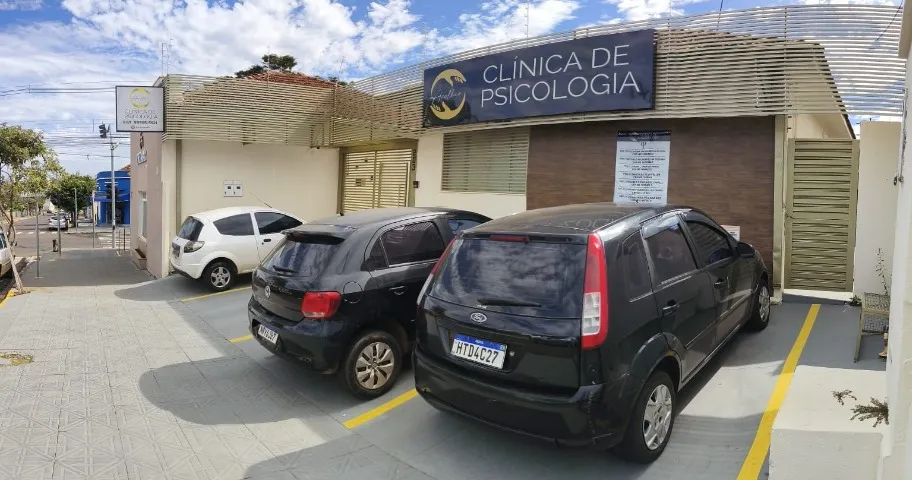 Salas disponíveis para locação.