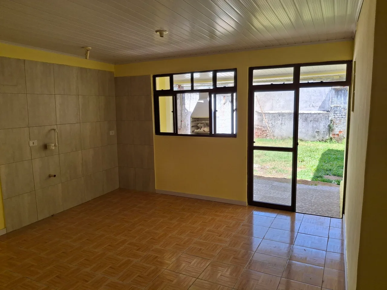Locação de casa no Fazendinha 2.000,00 mensal