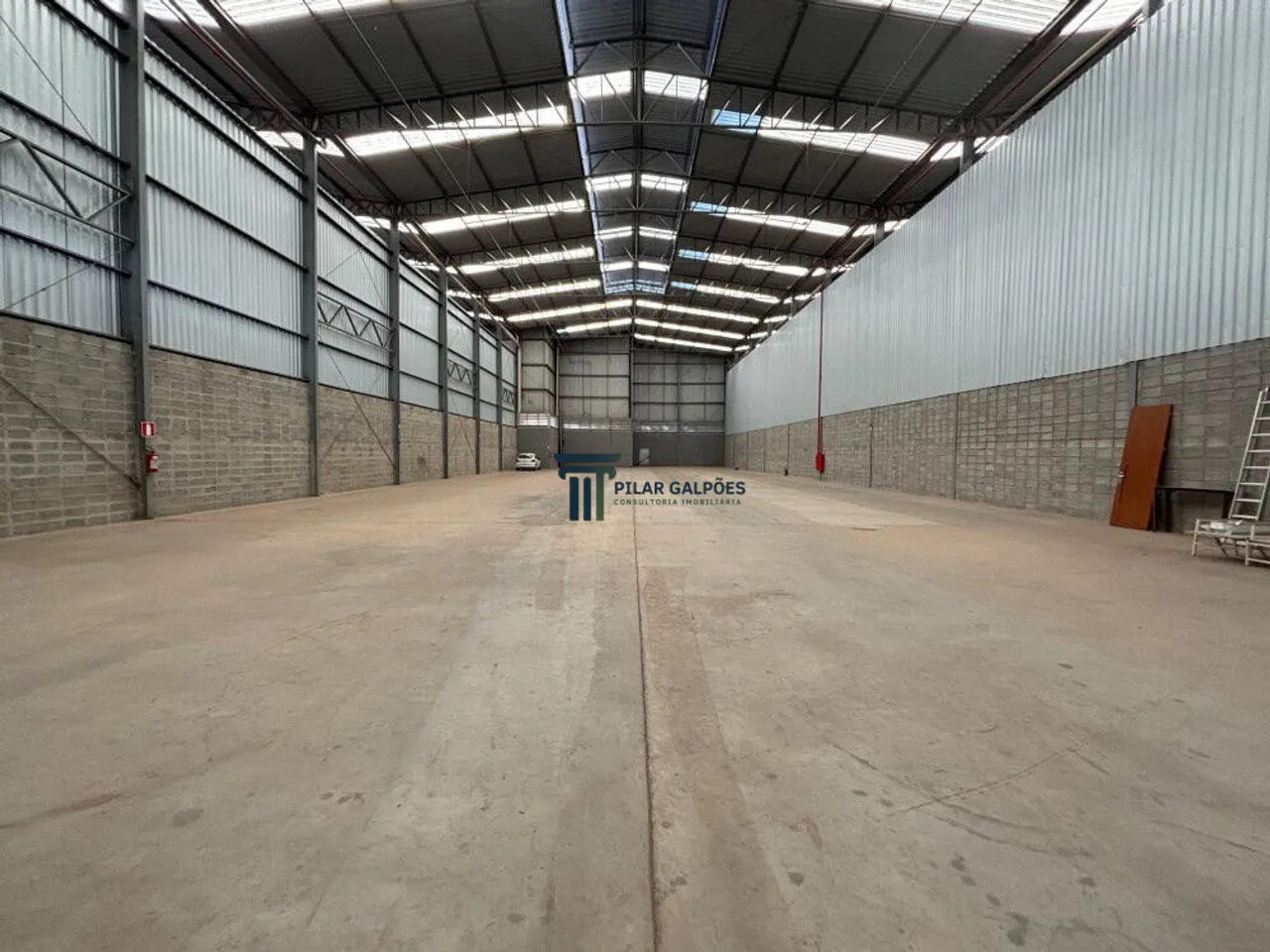 Galpão com Docas para Alugar com 1.650 m² Sabará/MG.