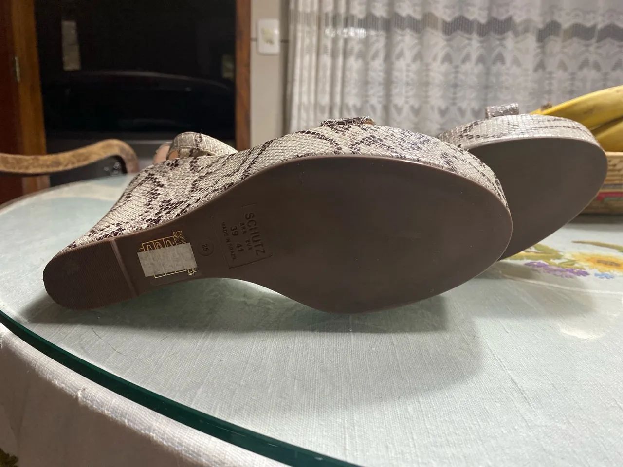 Sandália Plataforma Estampada de Cobra Schütz - Foto 2