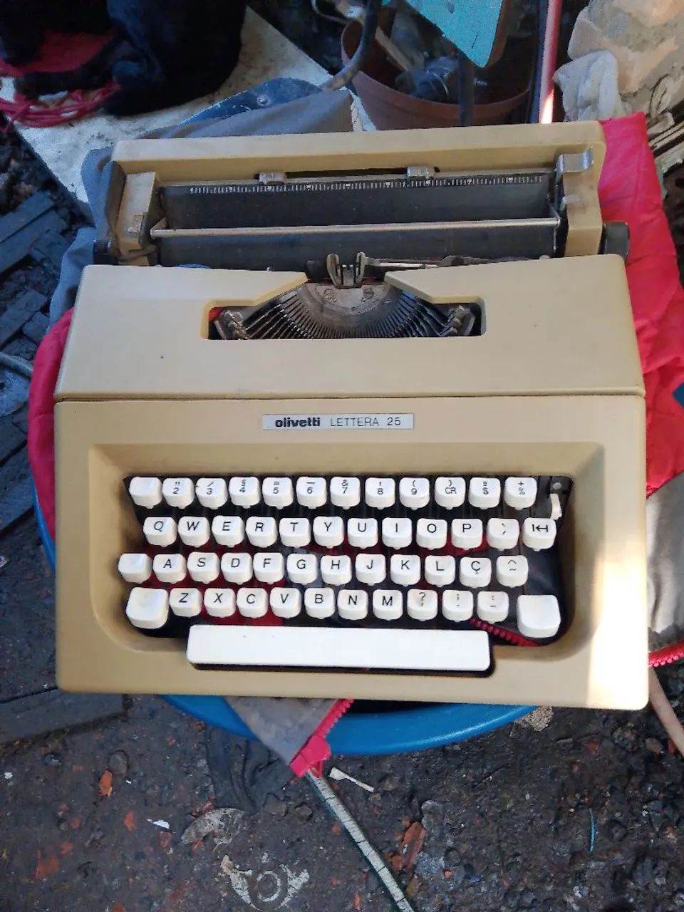 Máquina de escrever Olivetti Lettera 25 sóR$ 40,00