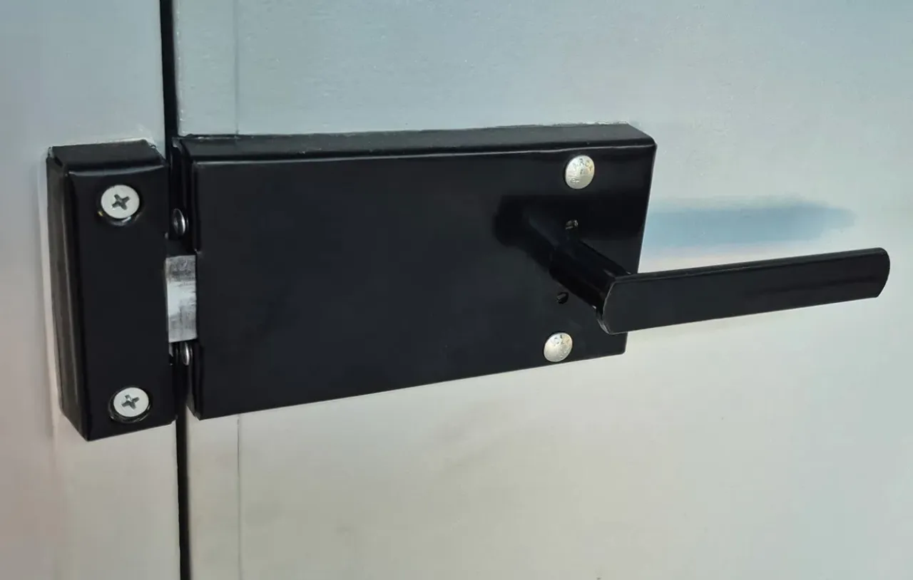 Fechadura Para Porta Corta Fogo e Saída De Emergência Preta