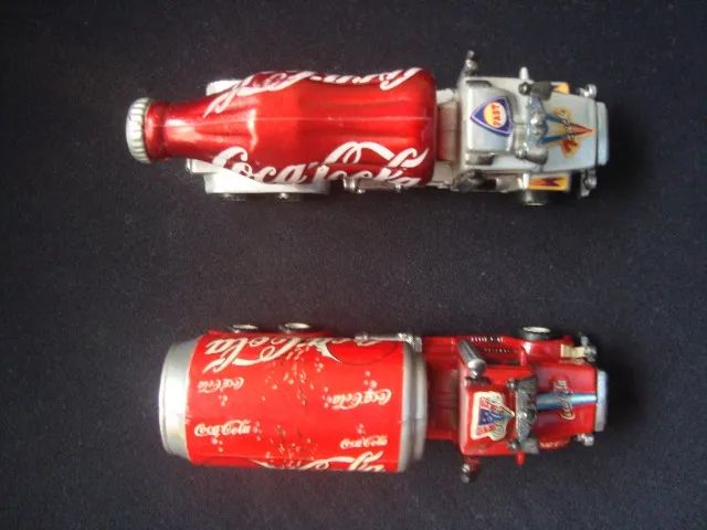 Duas Miniaturas de brinquedo dos caminhões da Coca Cola - Foto 4