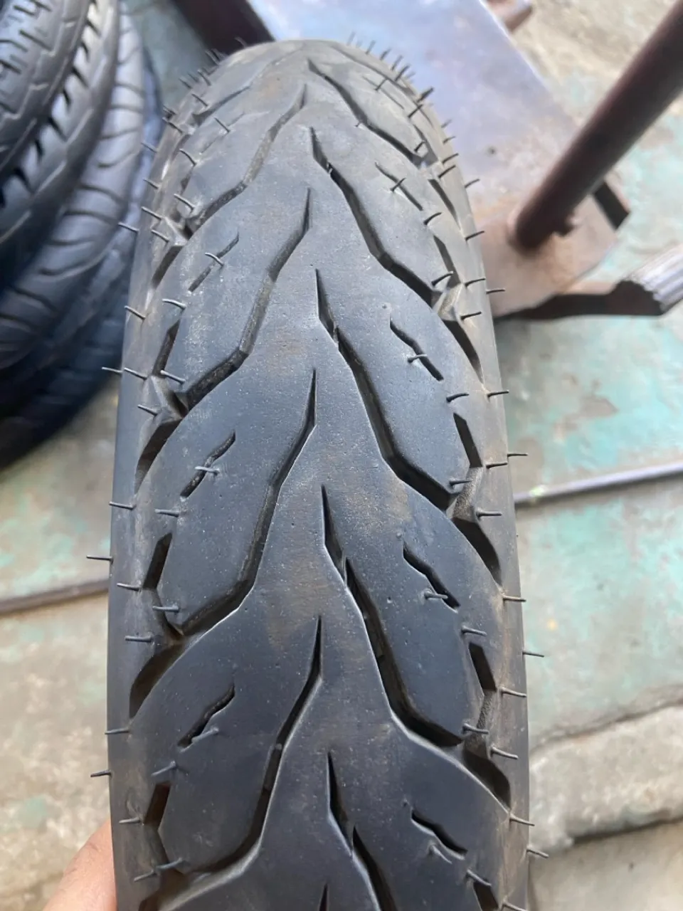 Pneu 90-80-14 sem câmara estado de novo marca kenda