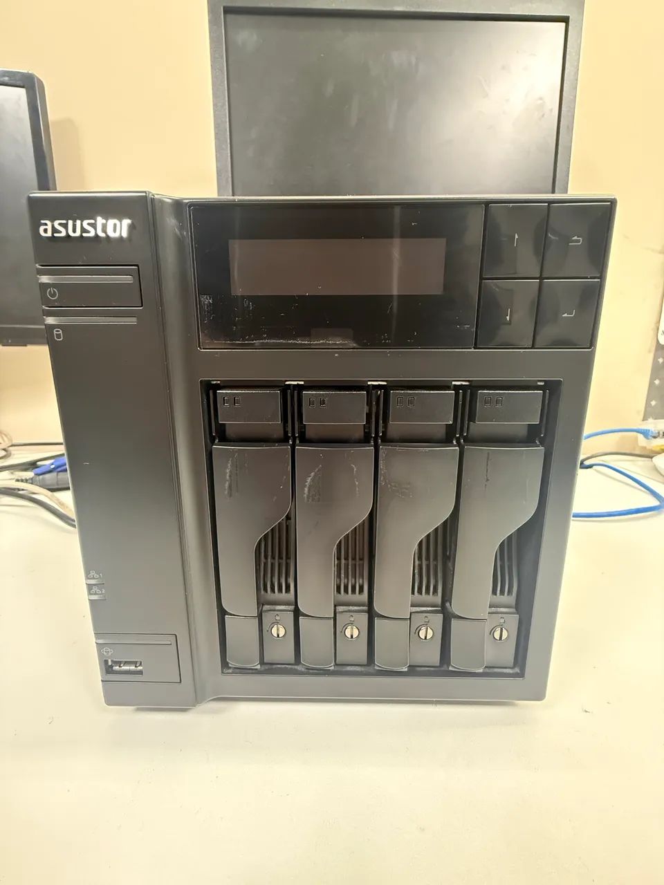 STORAGE NAS - Asustor AS6204T