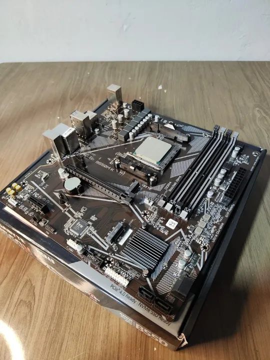 (Novo) Kit Processador Ryzen 5600 Oem / Placa mãe B550m