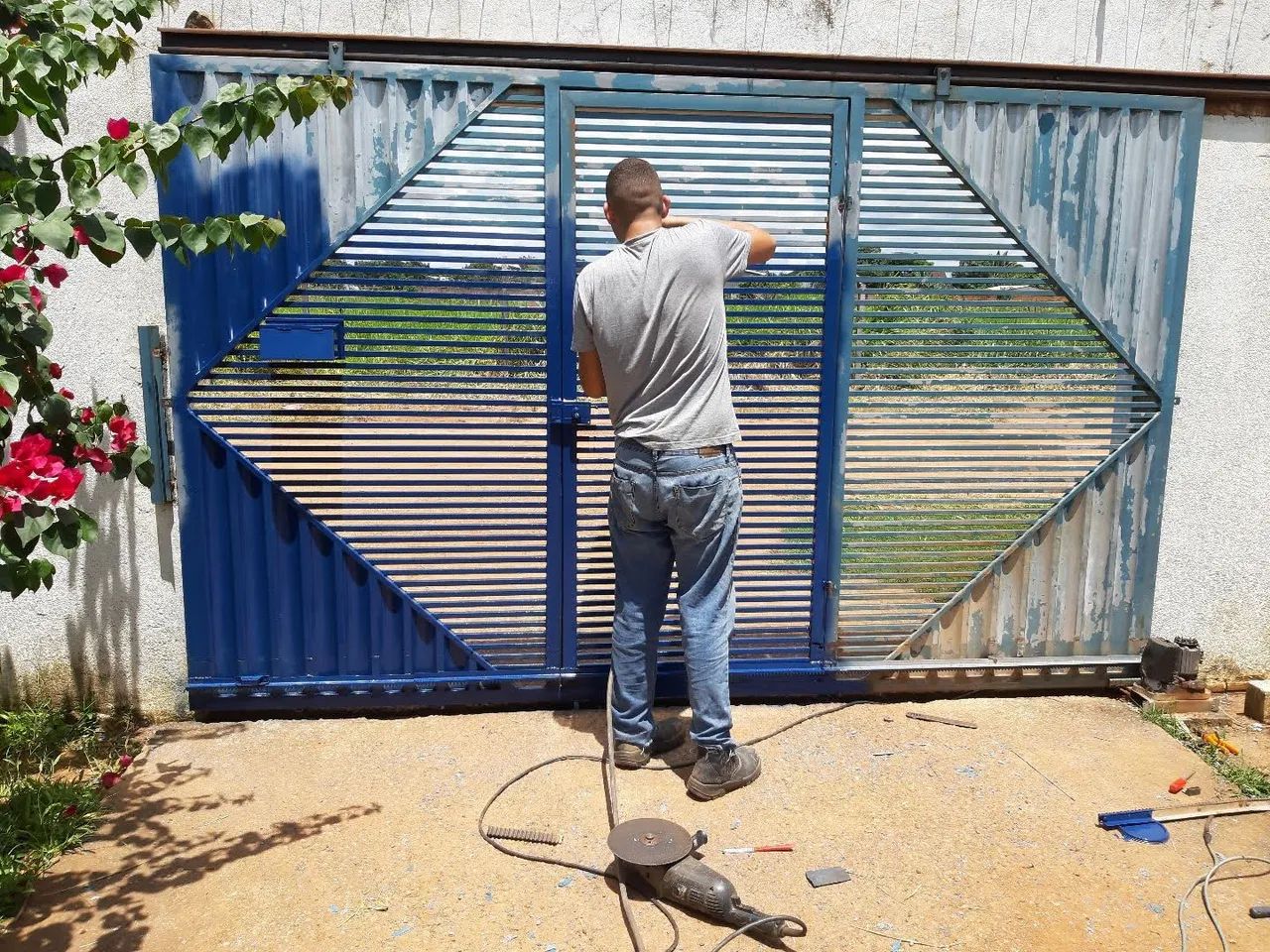 Reforma e pintura de portões motores