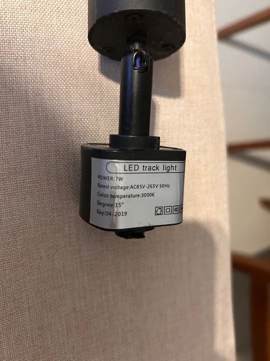 Luminária de trilho com 3 lâmpadas 7w Branco Quente - Foto 4