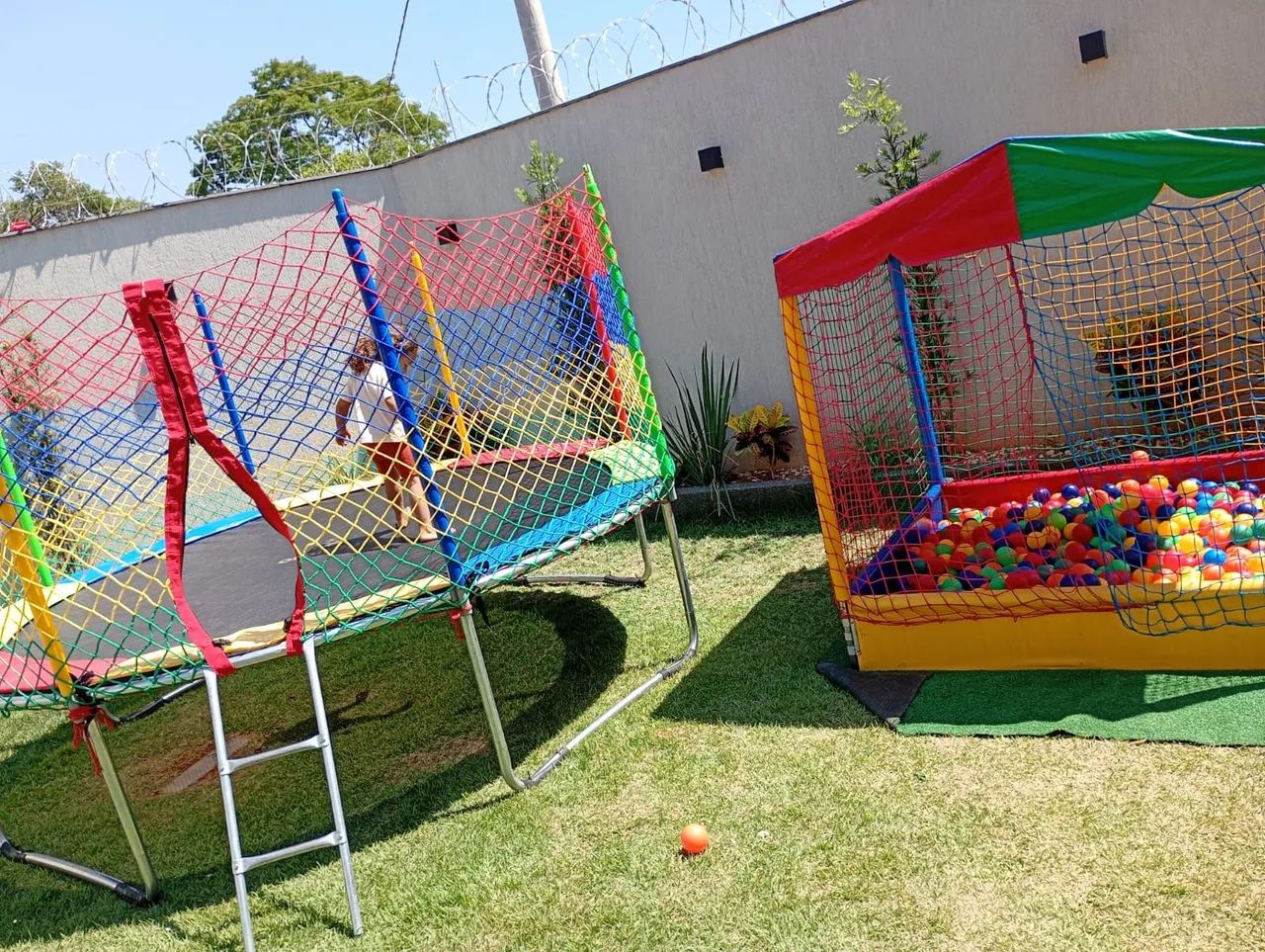 Alugamos brinquedos para festa e eventos, temos pula pula, piscina de bolinha, e outros 