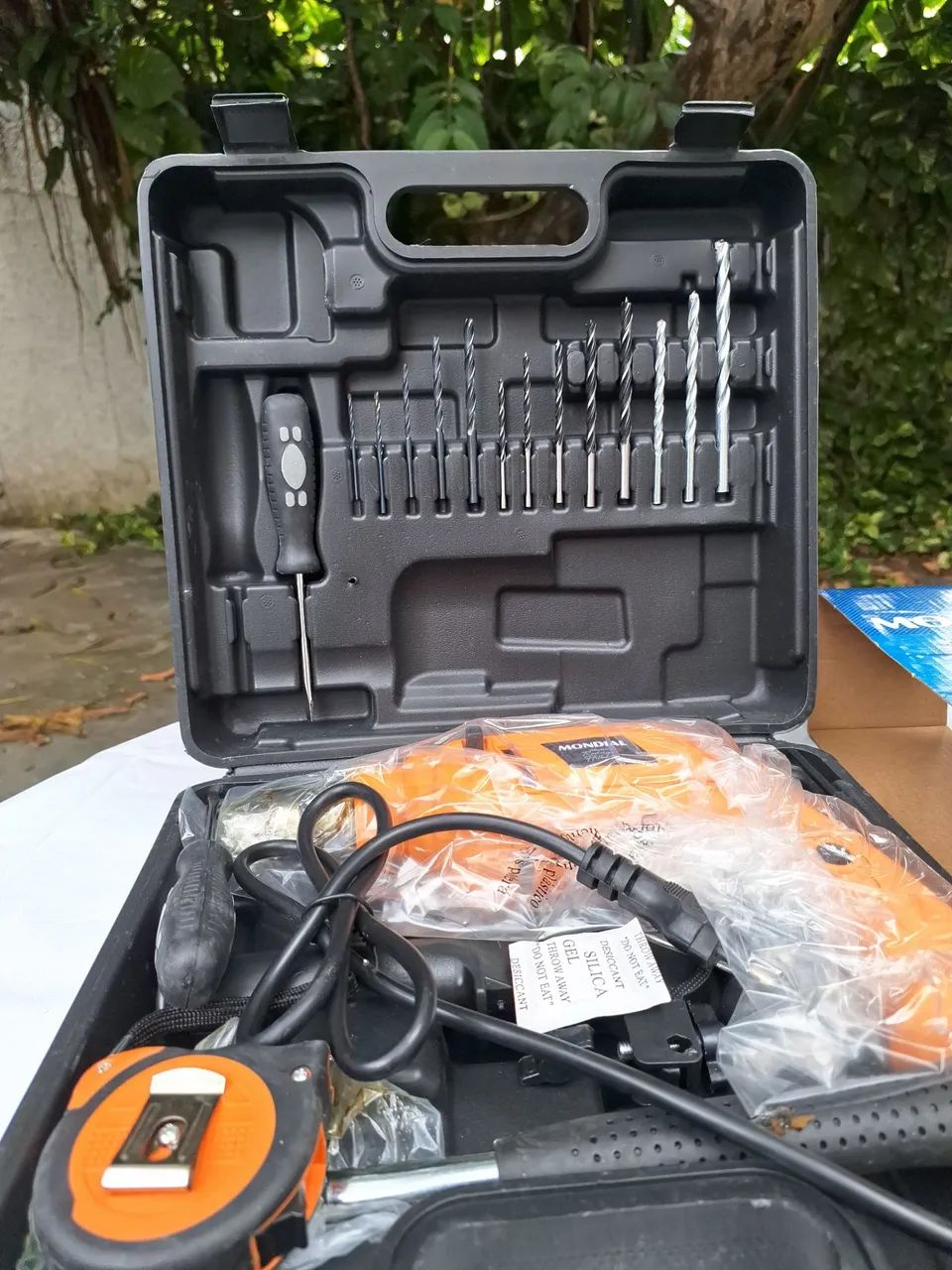 Furadeira de impacto Mondial 650w, 127v, com maleta e 19 acessórios, na embalagem.  - Foto 4