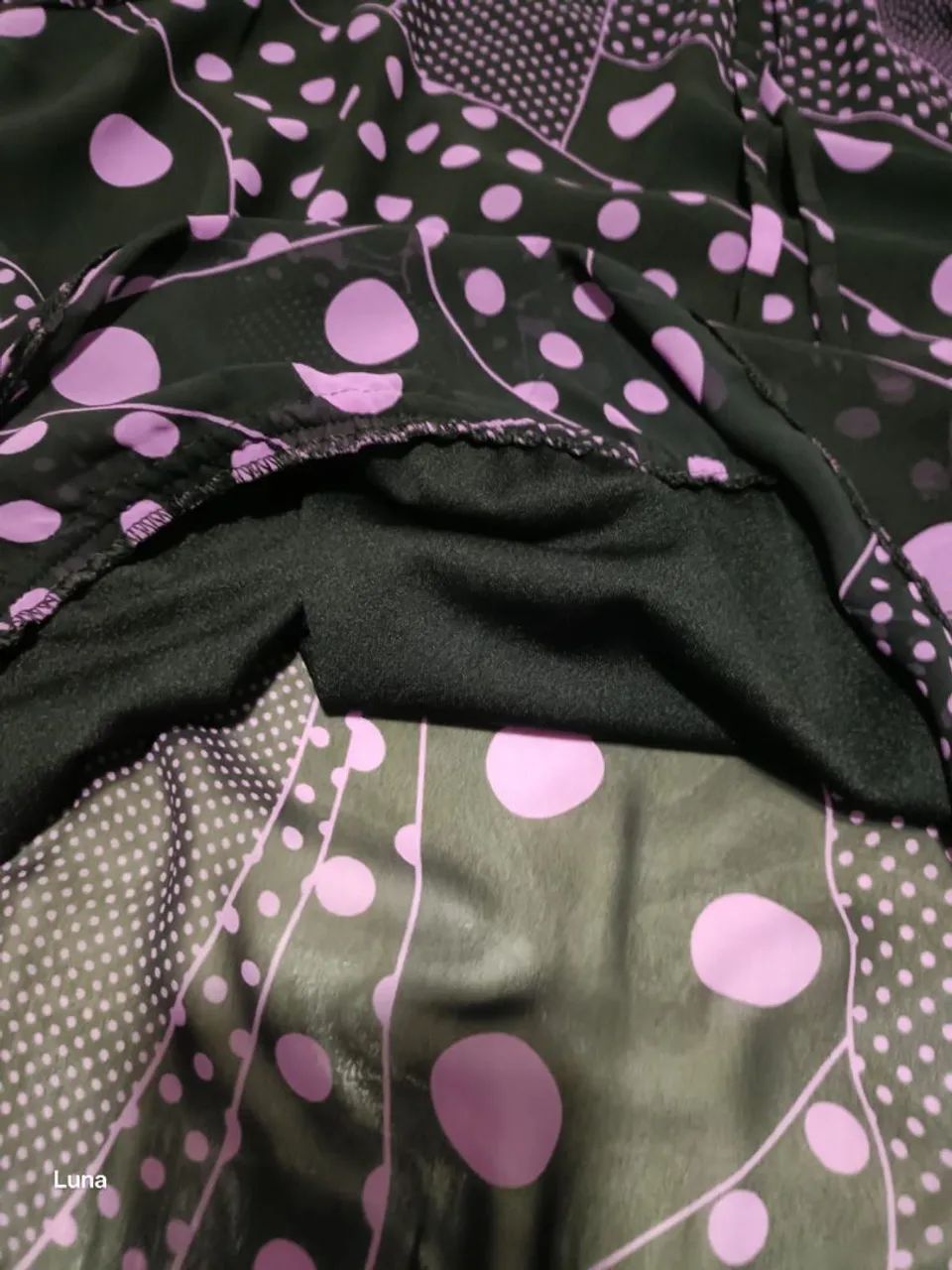 Blusa feminina estampada com detalhes em roxo - Foto 5