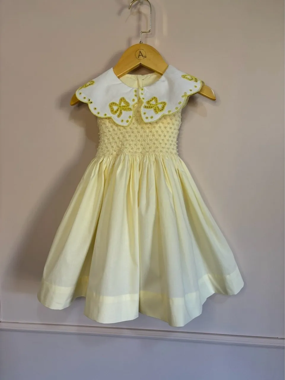 Vestido Luxo Infantil Amarelo com Gola Bordada