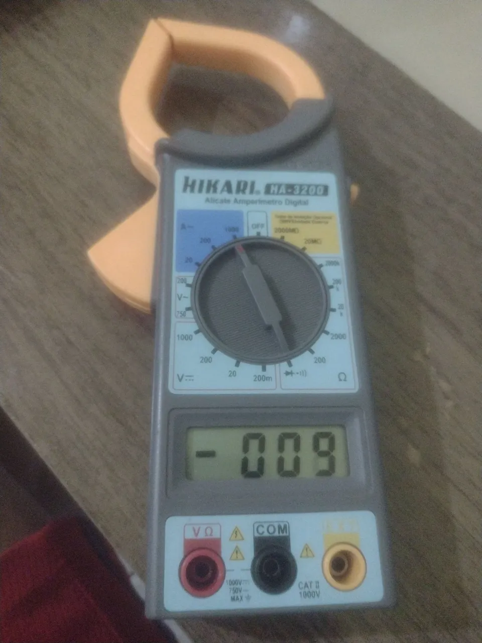 Alicate Amperímetro Digital HIKARI HA-3200