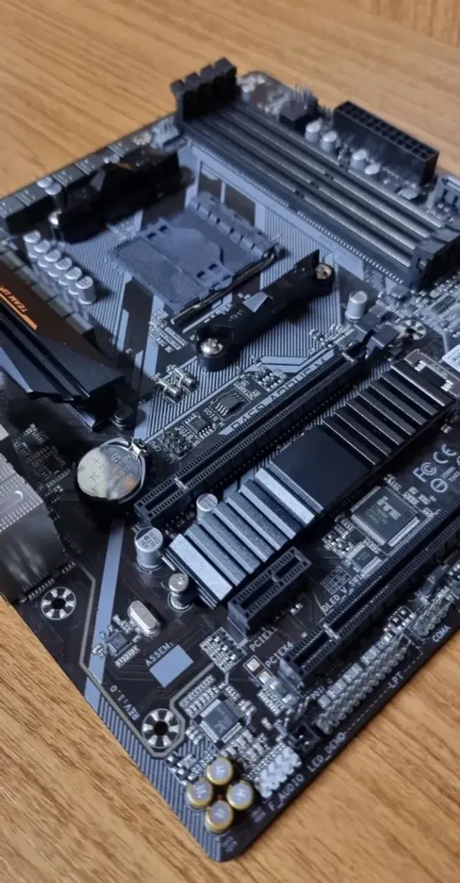 Placa mãe B450 AORUS M  Socket AM4 / DDR4 - Foto 2