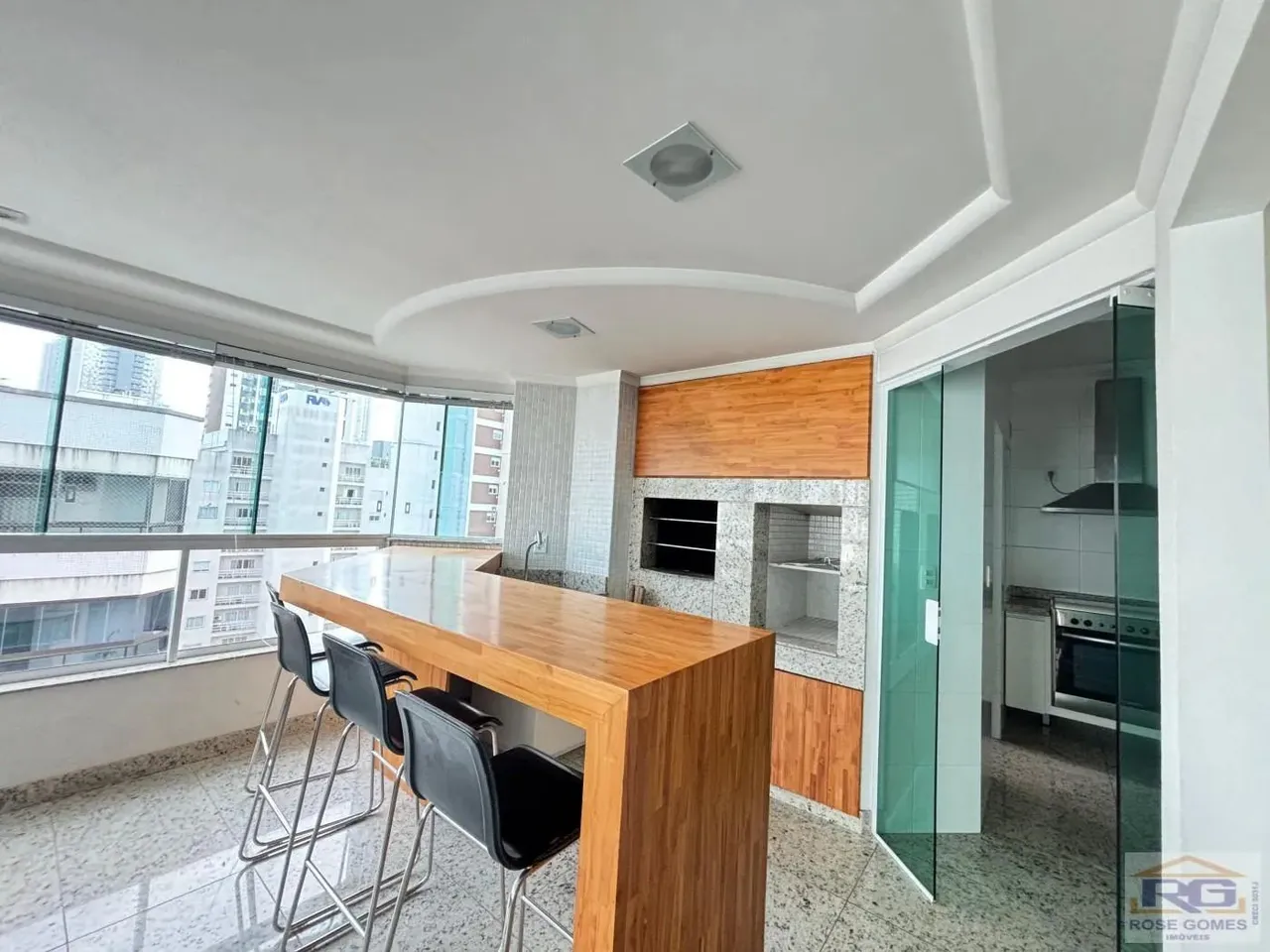 LOCAÇÃO ANUAL NO CENTRO DE BALNEÁRIO CAMBORIÚ