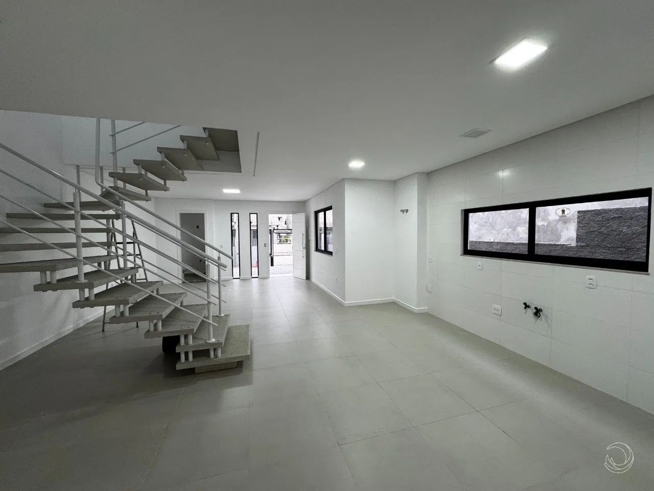 Casa geminada com 3 quartos no Carianos, Florianópolis - Foto 3