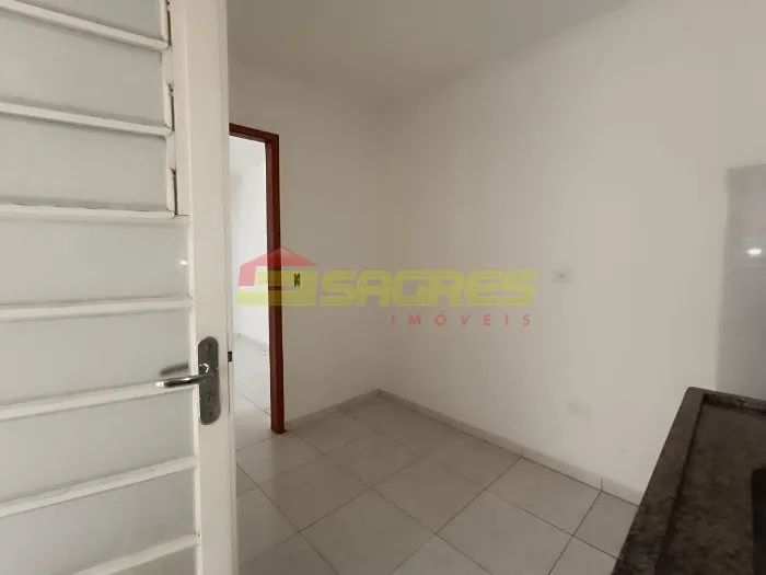 Kitnet com 01 Quarto Para Locação- 30m² por R$ 850,00 - Foto 4