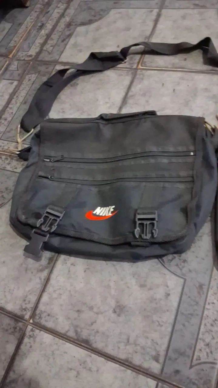 Vendo 3 Bolsas em perfeito estado.  - Foto 2