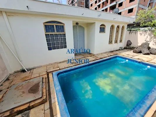 CASA PARA VENDER EM ÓTIMA LOCALIZAÇÃO, COM PISCINA E HIDRO - Foto 4