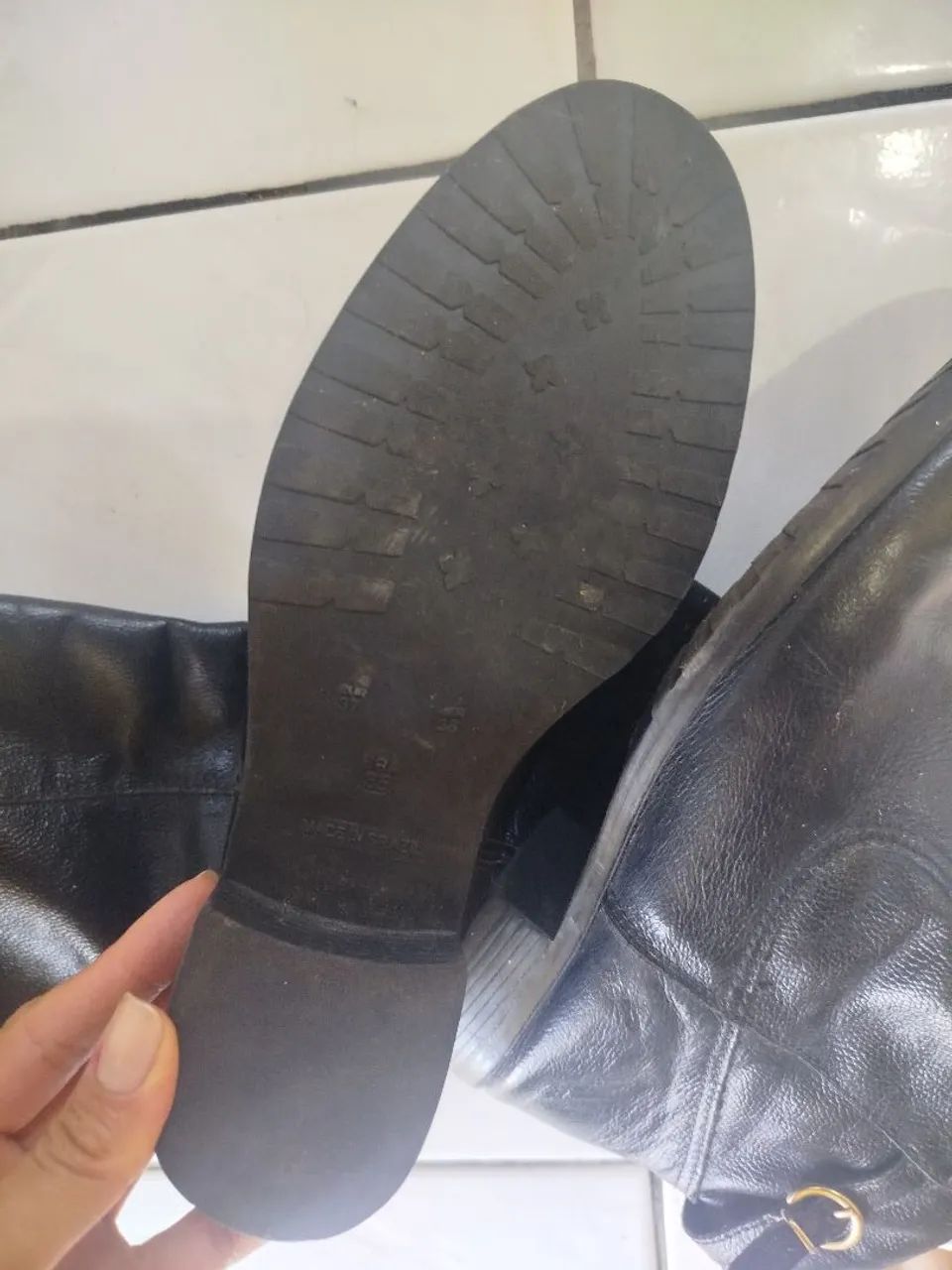 Bota preta  couro verdadeiro  - Foto 3